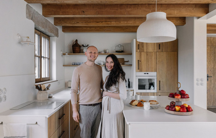 VISITING THE COUNTRY COTTAGE BETWEEN THE CELLARS
